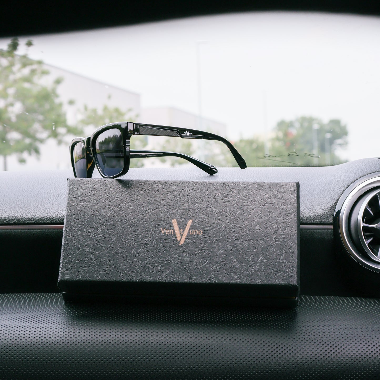 Carbon fiber glasses